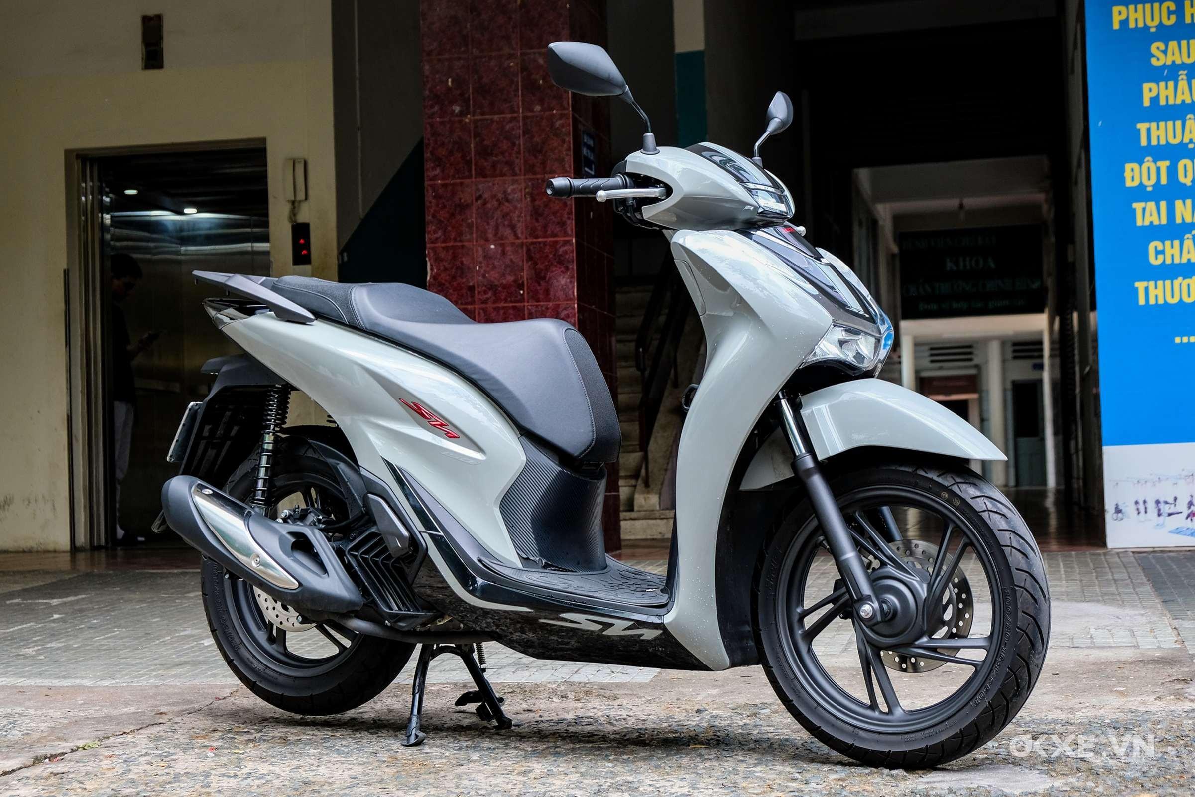 Có 100 triệu, nên mua Vespa Sprint 2022 hay Honda SH?