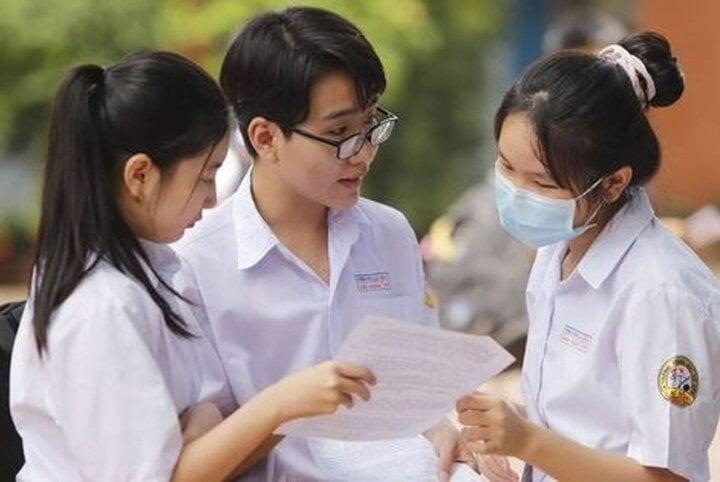 Nhiều sinh viên có xu hướng chọn học cùng lúc hai trường đại học. (Ảnh minh họa)