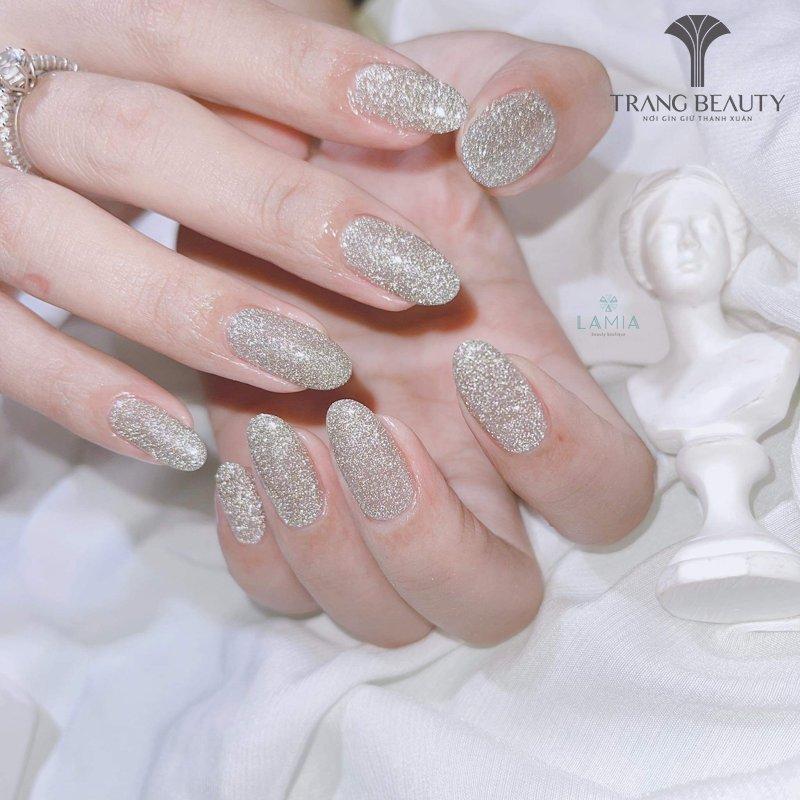 Nail cô dâu trắng màu kim tuyến đơn giản