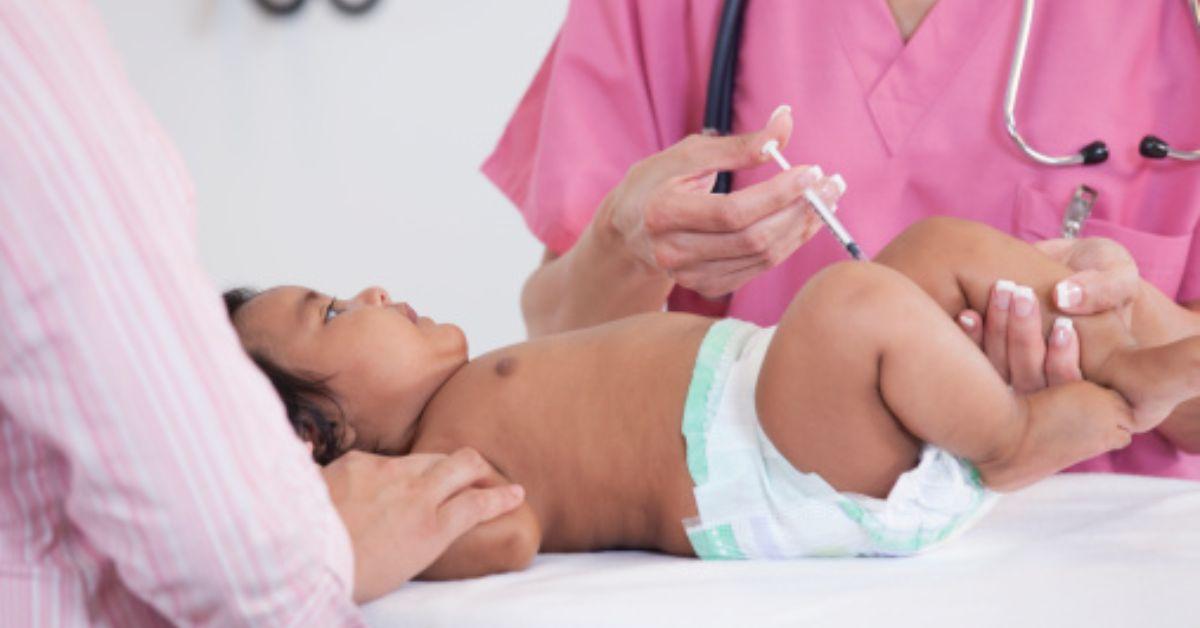 Trẻ em tiêm vaccine viêm gan b