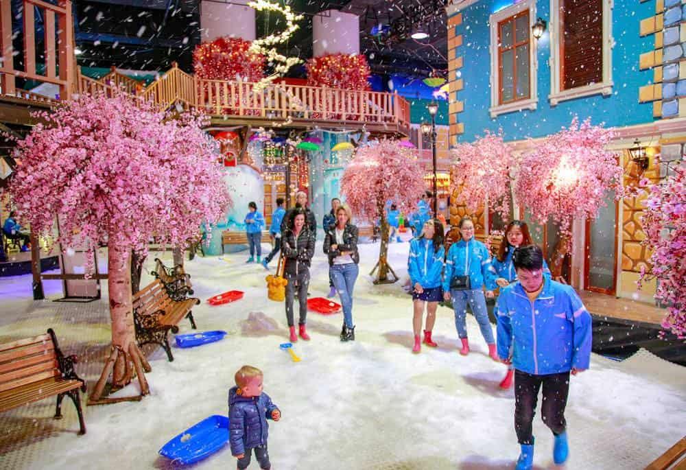 Khu trượt tuyết Snow Town