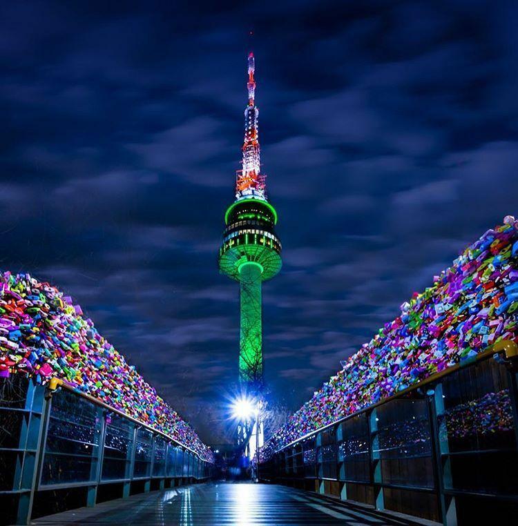 Hàn Quốc về đêm tháp Namsan