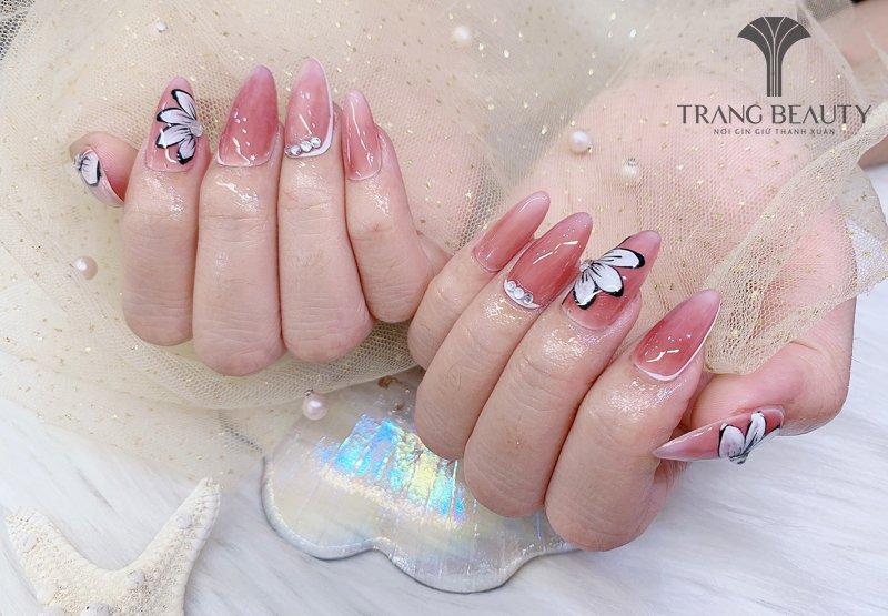 Nail cô dâu là phụ kiện bất cứ nàng nào cũng đầu tư để lộng lẫy hơn trong ngày cưới