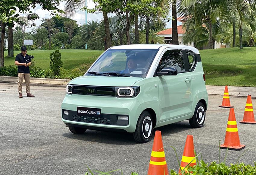 Giá xe Wuling Hongguang Mini EV lăn bánh & đánh giá thông số kỹ thuật (8/2024)