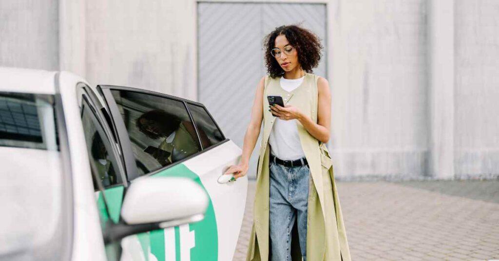 A business person getting into a Bolt work taxi as her company uses Bolt Business for work travel.